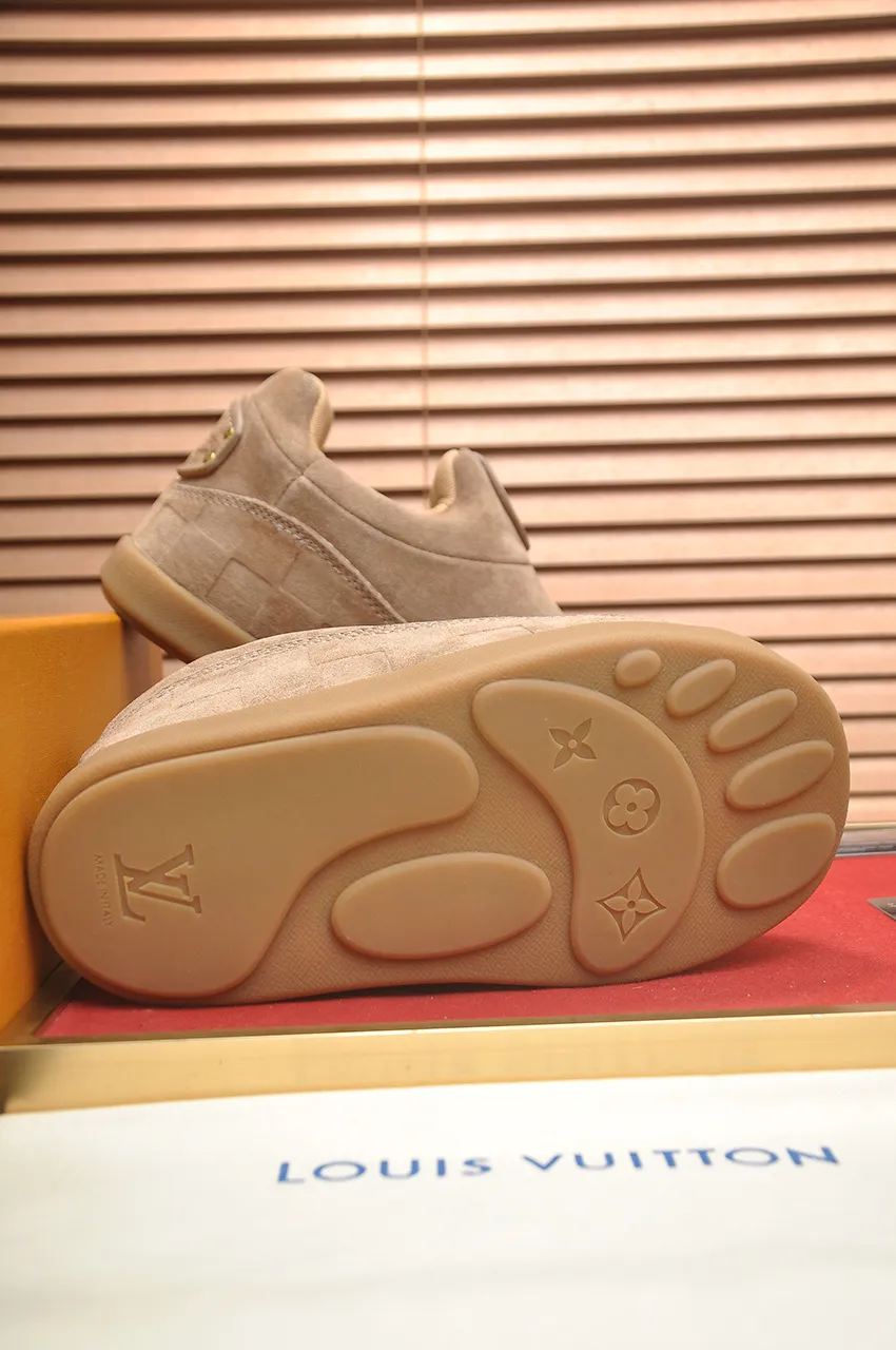 Men's men's shoes💰700💶 🔥New style🔥 LV co-branded nigo, ugly and cute😍Many Internet celebrities have put on their shoes, classic and versatile items.  ❄️Fabric: Imported high mercerized cow suede. ❄️Inner lining: high-grade elastic mesh, ❄️Outsole: original molded outsole, palm print rubber outsole with hidden L letter and Monongram flower ❄️Size: Female 35-41 (Female 41 customized), Male 39-46 (45-46 customized)